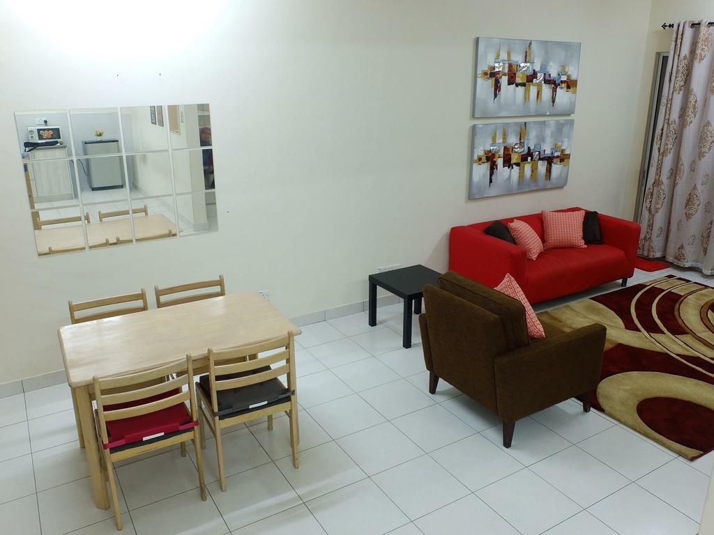 Dillenia Nilai Homestay Экстерьер фото